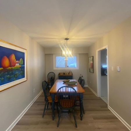 Private Room Lakeview House- Westmount มองก์ตัน ภายนอก รูปภาพ