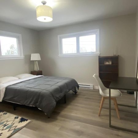 Private Room Lakeview House- Westmount มองก์ตัน ภายนอก รูปภาพ