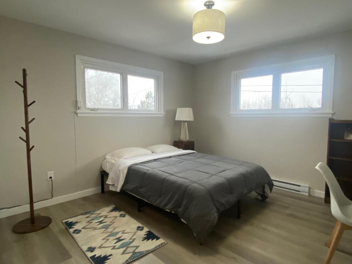 Private Room Lakeview House- Westmount มองก์ตัน ภายนอก รูปภาพ
