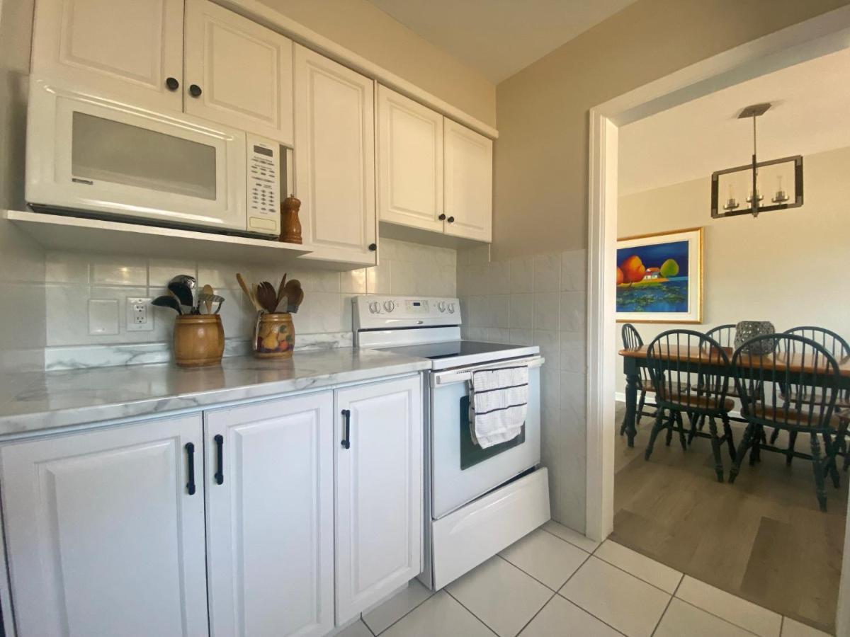 Private Room Lakeview House- Westmount มองก์ตัน ภายนอก รูปภาพ