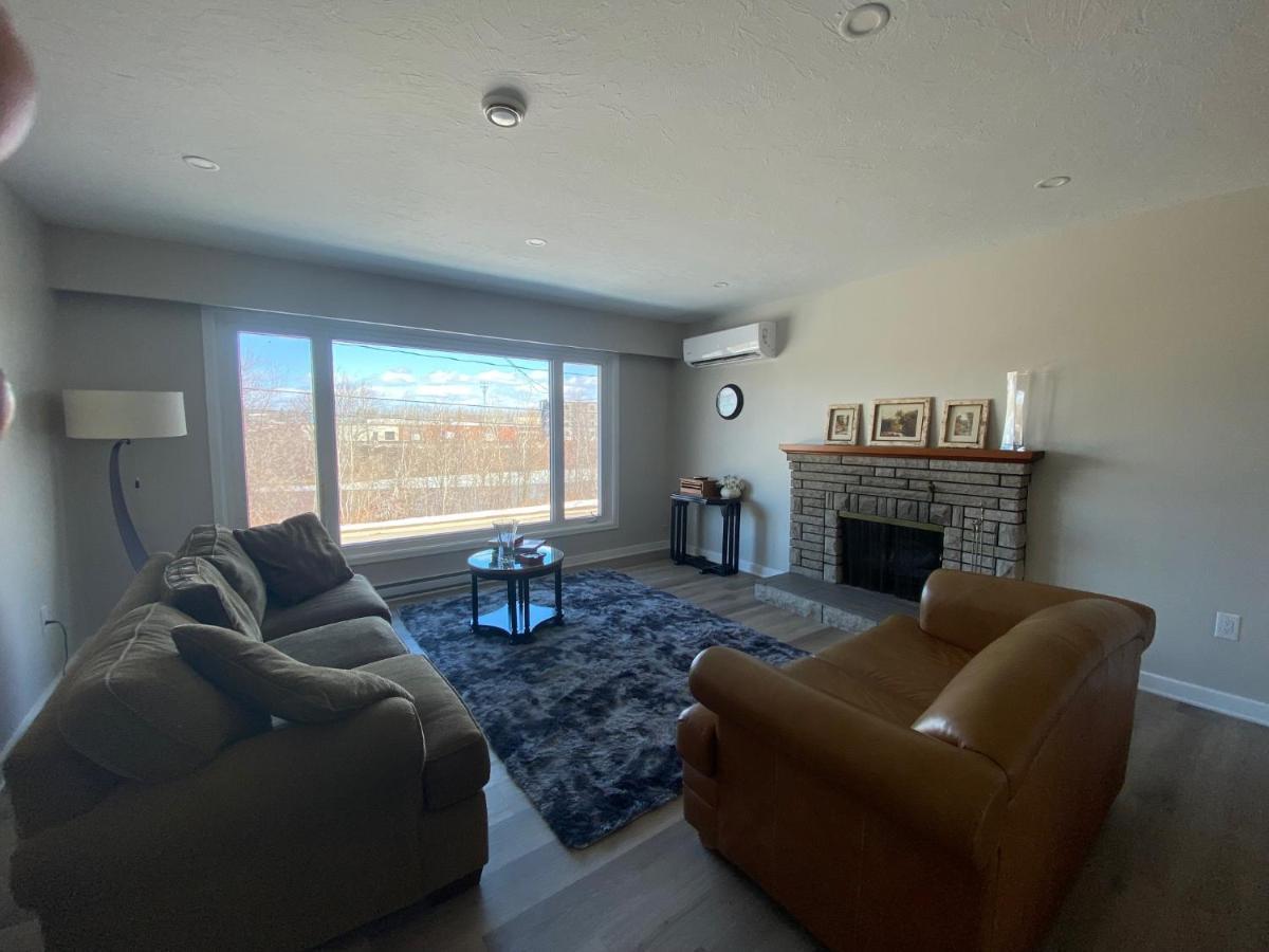 Private Room Lakeview House- Westmount มองก์ตัน ภายนอก รูปภาพ