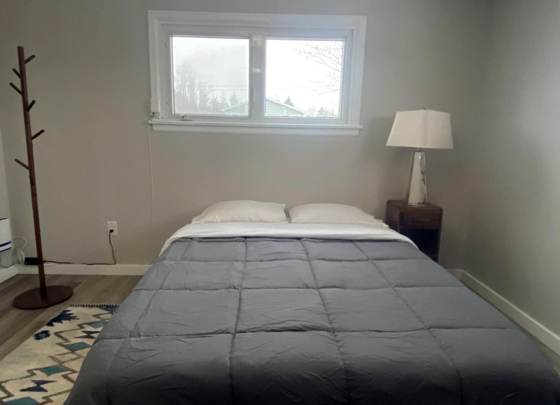 Private Room Lakeview House- Westmount มองก์ตัน ภายนอก รูปภาพ